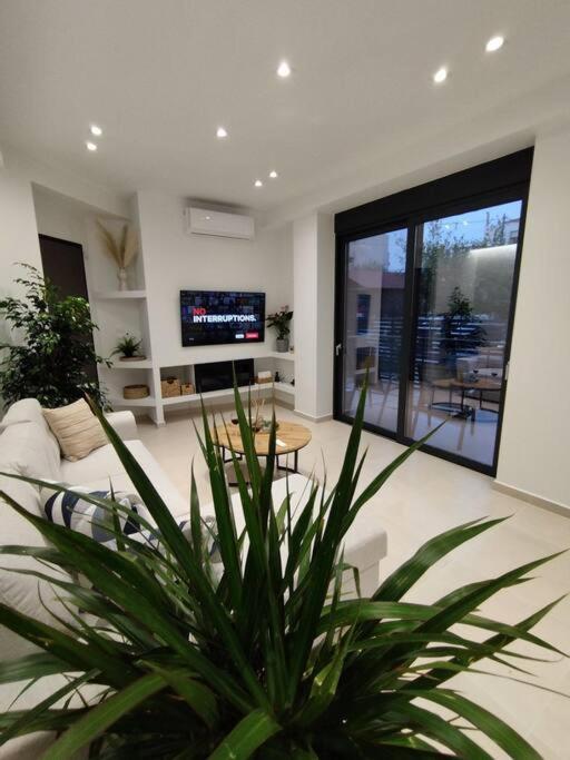 אתונה Floral Home 1 - Ground Floor Apt With Courtyard And Private Parking! מראה חיצוני תמונה