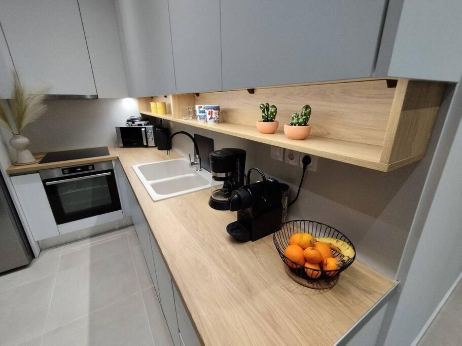 אתונה Floral Home 1 - Ground Floor Apt With Courtyard And Private Parking! מראה חיצוני תמונה