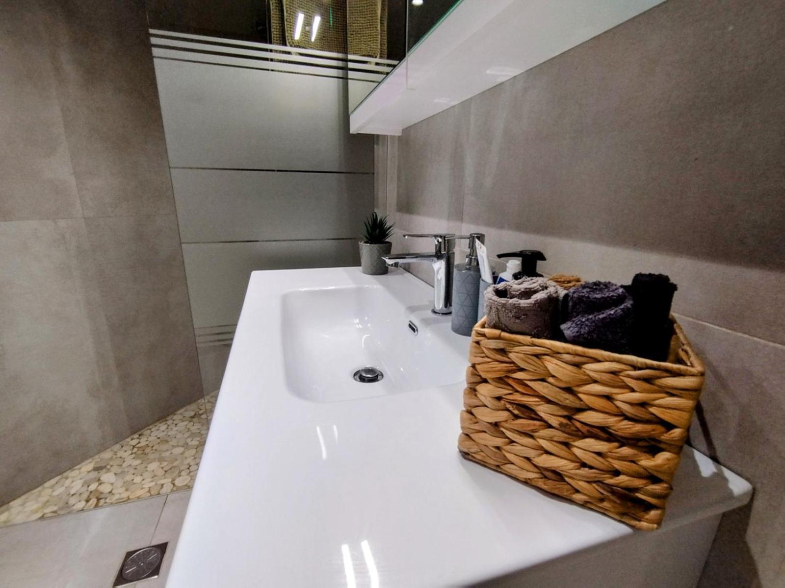אתונה Floral Home 1 - Ground Floor Apt With Courtyard And Private Parking! מראה חיצוני תמונה