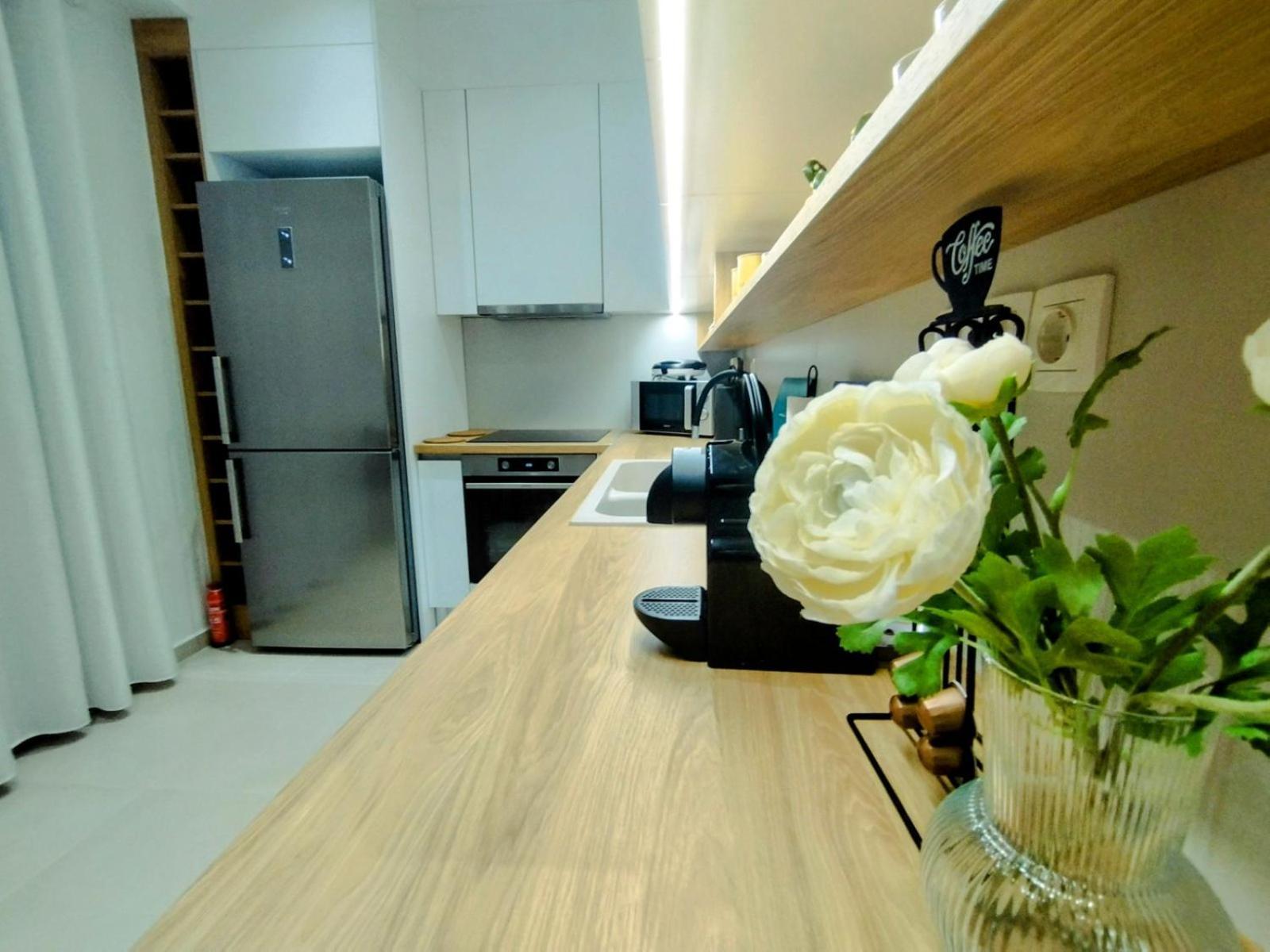 אתונה Floral Home 1 - Ground Floor Apt With Courtyard And Private Parking! מראה חיצוני תמונה